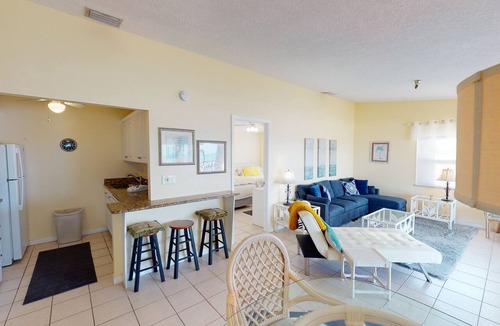 Madeira Beach Condo | Beach Front 1B1B Balcony 2 Beds - Surf Song #349