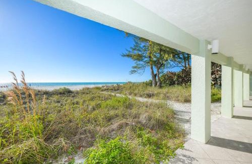 Bradenton Beach Apartment | Beach Front Villa - Right On The Beach!