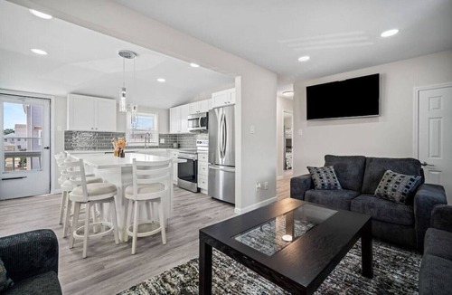 Southend Condo | Beach Getaway + Parking + 2 blocks to Beach!