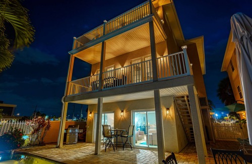 Madeira Beach House | BEACH HOUSE GETAWAY! BEAUTIFUL WATER VIEWS & SUNSETS! PERFECT LOCATION!