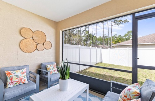 Palm Coast House | Beach House King Bed Pet Friendly! Fast Wi-Fi Netflix Garage