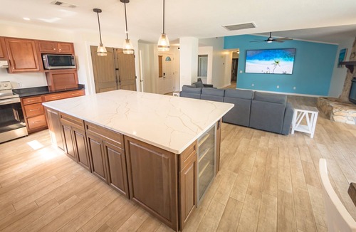 Thomas Drive House | Beach house with Heated Pool, Hot Tub, Fire Pit,GAM RM, Mini&Disc Golf, 100" T.V