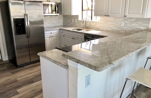 Madeira Beach House | Beach house with atached apartment 30 Steps to Beach and 1 block to Johns Pass