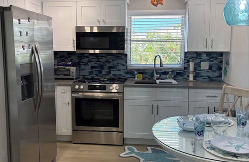 Holmes Beach Villa | Beach Place. Cozy, Cute and Clean in Holmes Beach *20% DISCOUNT FOR SUMMER*