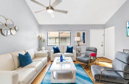 Siesta Key Village Ski Chalet | Beach Rd, 300ft to Beach Access & 500ft to Siesta Key Village, 2bdr