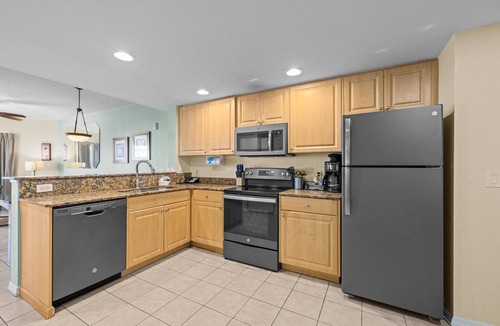 Treasure Island Condo | Beachfront 2BR Condo with Balcony & Pools