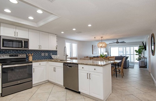 Indian Shores Condo | Beachfront 3BR Condo with Oversized Gulf View Balcony, Pool and Spa
