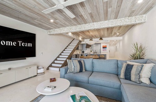 Belleair Beach Condo | Beachfront Bliss - Outdoor Pool - Sleeps 6