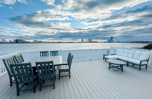 Southend House | Beachfront Bliss with Views! Perfect for families