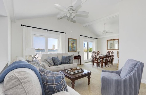 Southend House | Beachfront Bliss with Views! Perfect for families