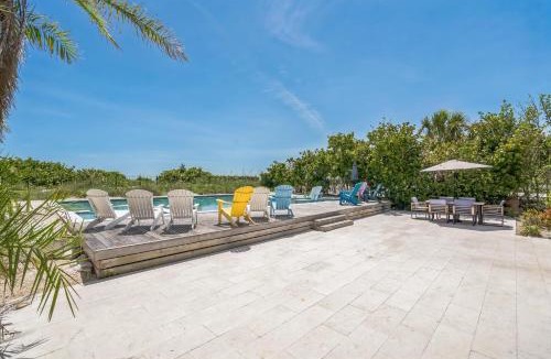 Holmes Beach House | Beachfront Bungalow