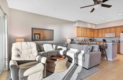 Independence Square Condo | Beachfront condo with pool hot tub and Gulf views from the balcony