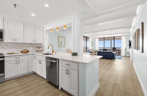 Redington Shores Condo | ☀Beachfront Condo🌴Wrap Around Private Balcony🐬Redington Towers 3A🌞Heated Pool