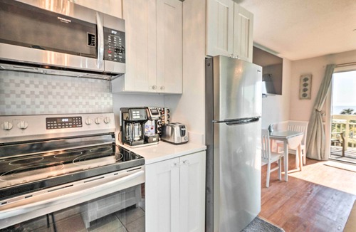 North Forest Beach Apartment | Beachfront Condo w/Pool Access in Hilton Head!
