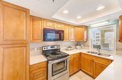 Redington Shores Apartment | Beachfront Condo! Heated Pool, Sleeps 10, - 307