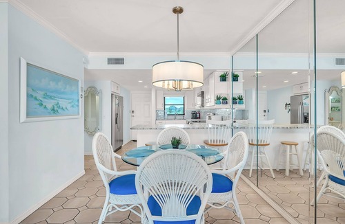Indian Shores Condo | 🌞Beachfront Condo🌴Direct Beach Access🐬Gulf Shores 205🐠Community Pool