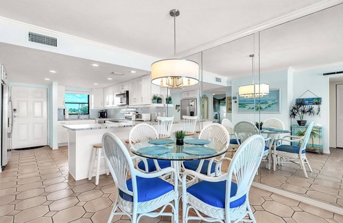 Indian Shores Condo | 🌞Beachfront Condo🌴Direct Beach Access🐬Gulf Shores 205🐠Community Pool