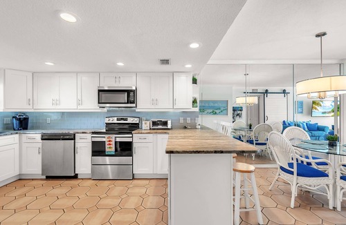 Indian Shores Condo | 🌞Beachfront Condo🌴Direct Beach Access🐬Gulf Shores 205🐠Community Pool
