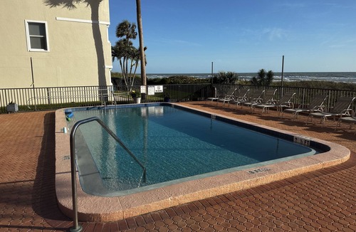 Indian Shores Condo | Beachfront Condo Indian Shores - Modern 3BR/2BA - Pool, Pet-Friendly & Parking