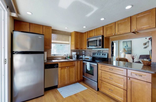 Bradenton Beach Condo | Beachfront Escape on Gulf Drive – Steps to the Sand & Bridge Street