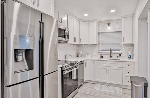 Painters Hill Cottage | Beachfront home w/private lanai and deck - walk to the beach