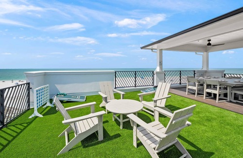 Clearwater Beach House | Beachfront Luxury - Pool, Spa & Rooftop Deck