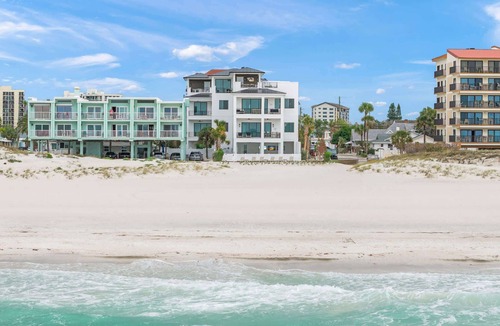 Clearwater Beach House | Beachfront Luxury - Pool, Spa & Rooftop Deck