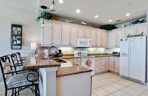 Bradenton Beach Condo | BEACHFRONT PARADISE! Reserve your beachside vacation, CALL TODAY to book your Fall vacation!