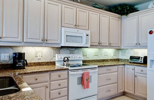Bradenton Beach Condo | BEACHFRONT PARADISE! Reserve your beachside vacation, CALL TODAY to book your Fall vacation!