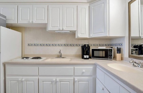 Ortona Park Apartment | Beachfront studio escape w/balcony ocean views
