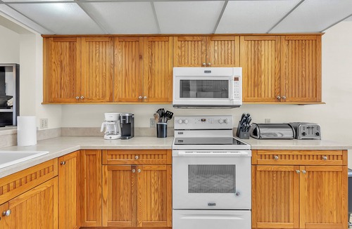 Redington Shores Condo | ☀Beachfront🌴Heated Pool🐠Direct Beach Access🐬Redington Towers 5D