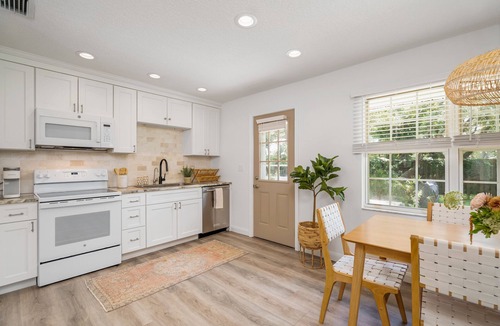 Vilano Beach Cottage | Beachie Cottage with luxury Spa, steps to the beach.