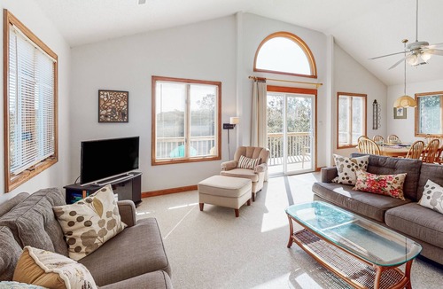Southern Shores House | Beachside paradise with sundeck views & jetted tub - 365 yards to beach access