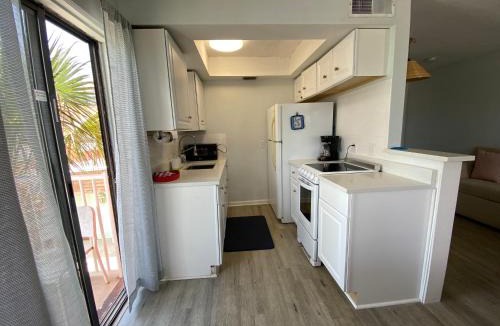 St. Pete Beach Apartment | Beachside studio