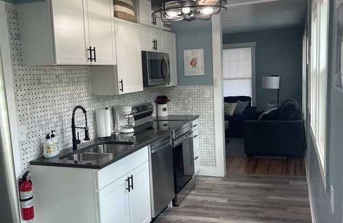 Dunedin House | Beachy Bungalow in the heart of Dunedin; 5 minute walk to downtown