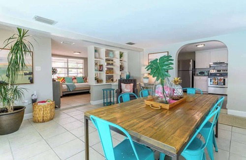 Sarasota House | Beachy Cottage close to Siesta | 3 Bed | Huge Pool