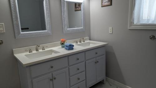 Gravenhurst Bed & Breakfast | Bear & Butterfly Bed and Breakfast