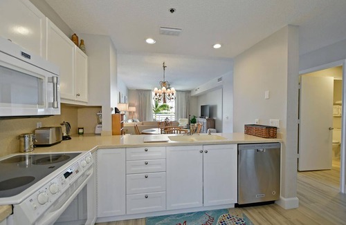 Whitney Beach Condo | Beautiful 2/2 bay view unit! End of 2026 dates available!