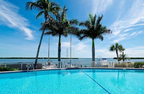 Whitney Beach Condo | Beautiful 2/2 bay view unit! End of 2026 dates available!