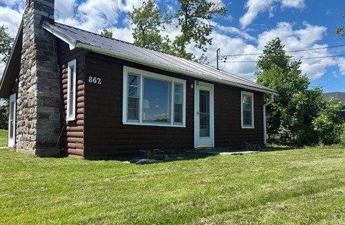 Champlain Cottage | Beautiful 2-bedroom cottage on lake champlain welcomes you