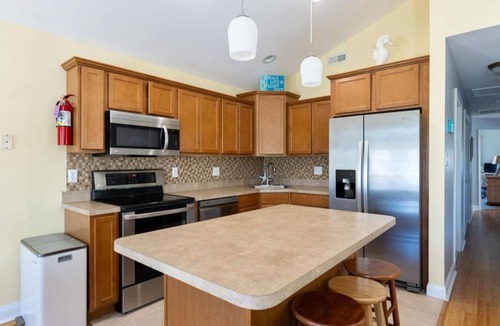 Wildwood Condo | Beautiful, 3 bed, 2 bath, Cozy Condo just minutes from Boardwalk & Beach Access!