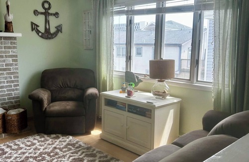 Sea Isle City Condo | Beautiful 3 Bedroom condo, one block from beach, in center of Sea Isle City