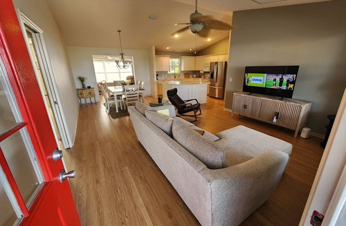 Belvedere House | Beautiful 3-bedroom house with AC in charming The Villages