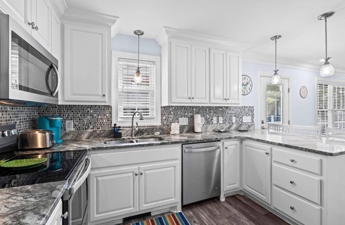 Surfside Beach House | BEAUTIFUL 5 BEDROOM/3 BATHROOM IN AWARDING WINNING OCEAN LAKES !