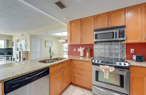 Capri Isle Condo | Beautiful Bay Views on the Gulf Coast – 2BR/2BA