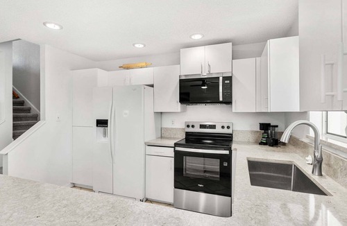 Tyler Gardens House | Beautiful Cape Canaveral Townhome | 3BR/2.5BA | 5 Min to Beach Access 🌺