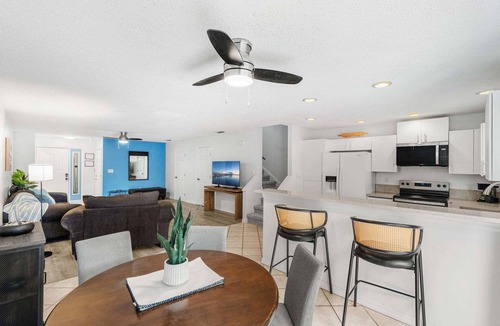 Tyler Gardens House | Beautiful Cape Canaveral Townhome | 3BR/2.5BA | 5 Min to Beach Access 🌺