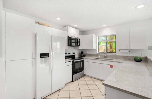 Tyler Gardens House | Beautiful Cape Canaveral Townhome | 3BR/2.5BA | 5 Min to Beach Access 🌺
