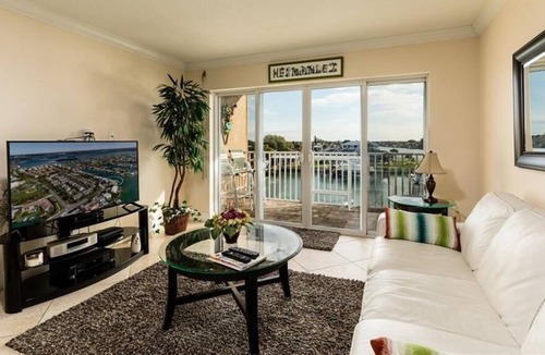 Capri Isle Condo | Beautiful corner Treasure Island Walk to Beach 2/2 - Available now!