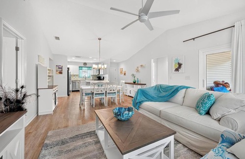 Okahumpka Cottage | Beautiful Cozy and Comfortable Cottage located in Lake Denham, The Villages